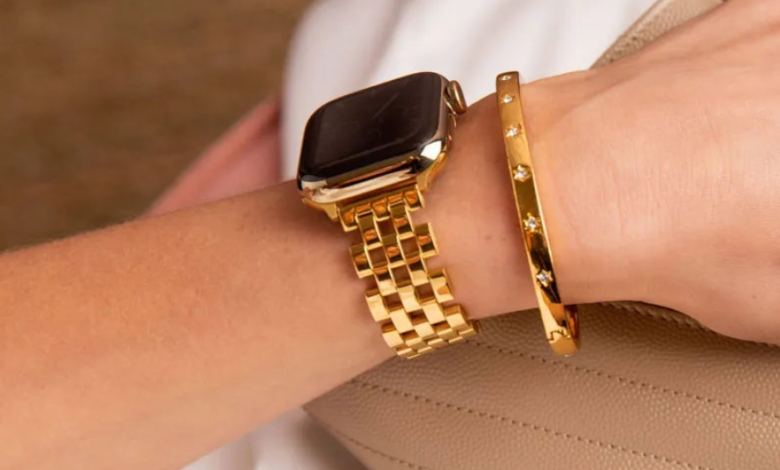 How to Wear an Apple Watch Without Losing Your Style
