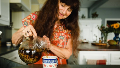 The Art of Blending Herbs in Apothecary Products