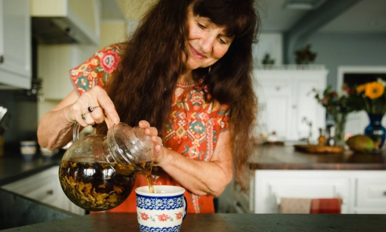 The Art of Blending Herbs in Apothecary Products