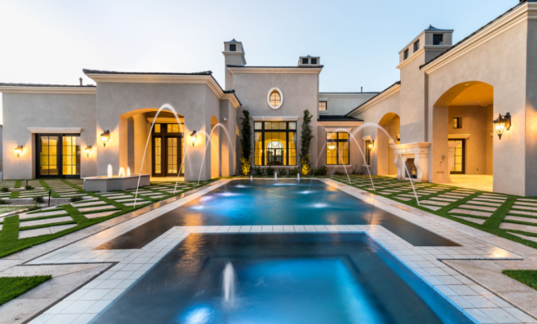 The Rise of Courtyard Pools in Custom Luxury Builds